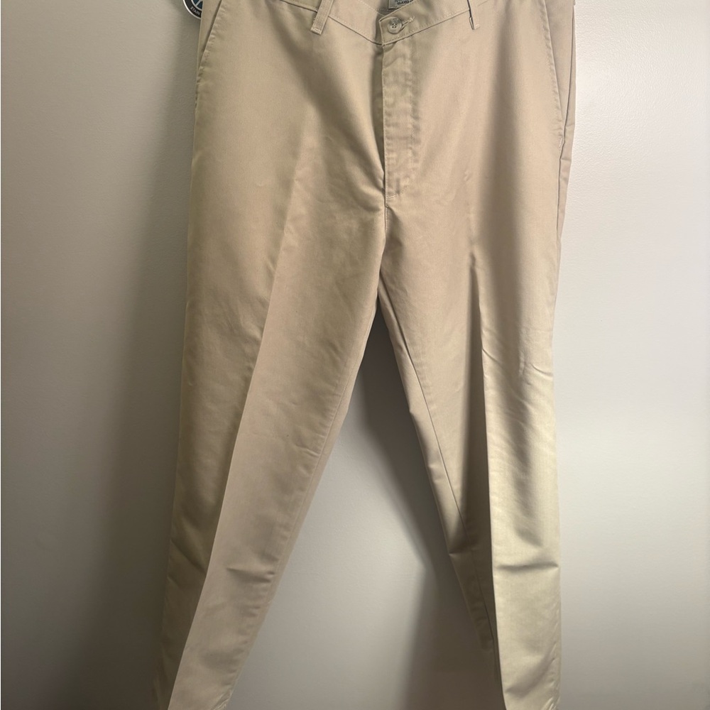 Lee Tan Chinos Classic Straight-Leg. NWT.  Men’s Size 38x32